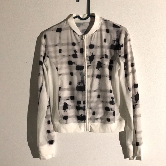 lululemon athletica Jackets & Blazers - Lululemon light jacket, size 6